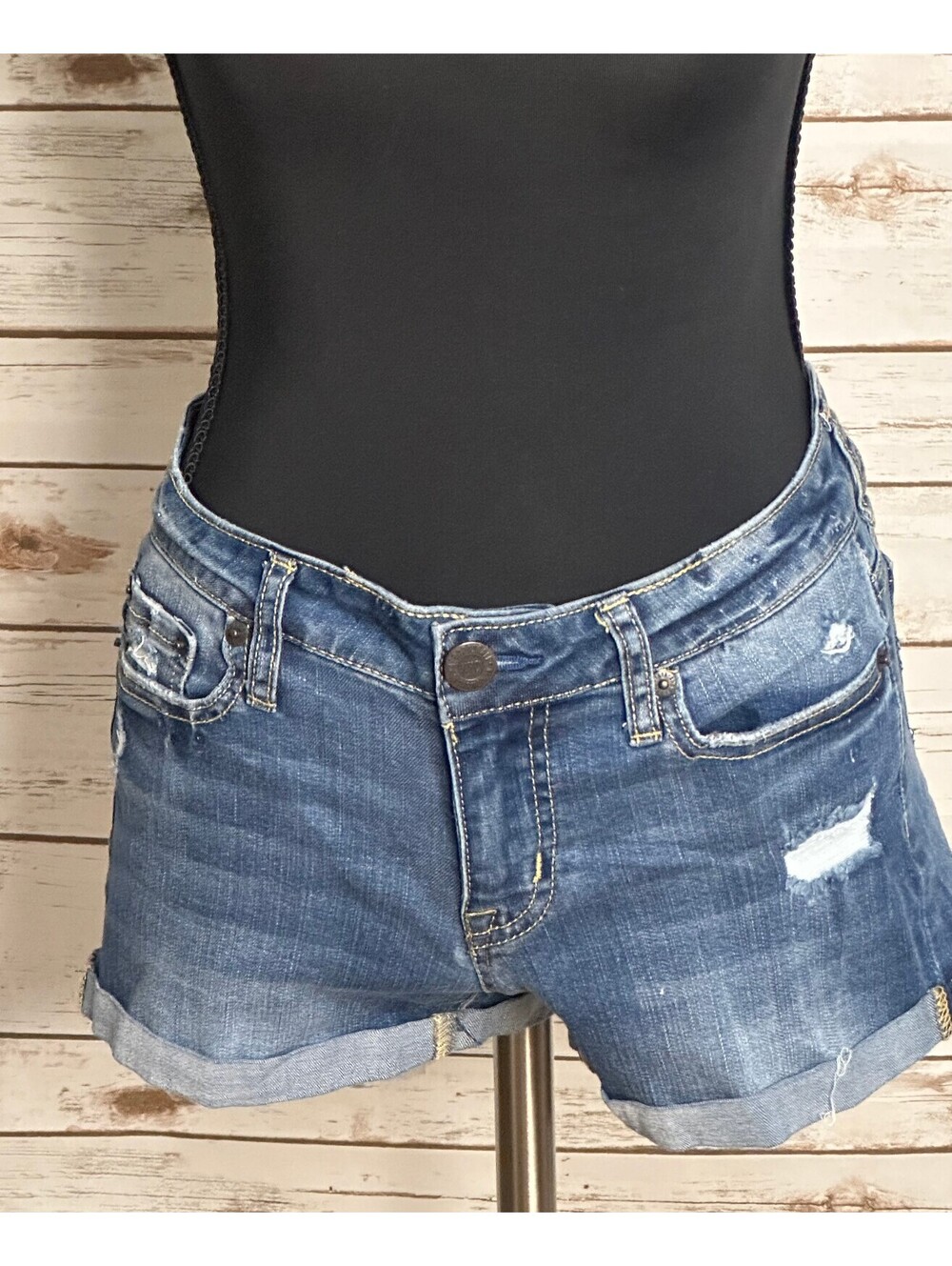 Aeropostale Shorty medium wash distressed rolled cuffs denim jeans Size 2 Y2K